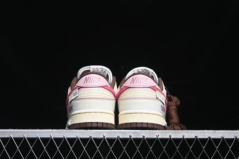 All Categories Nk SB Dunk Series Nk SB Dunk Low Low-top sneakers Nk Dunk "Surfaces In Brown And Sail" Panda Prank Flying Over the Skyline Weiyi Pink White Low-top casual sneakers DD1503-124